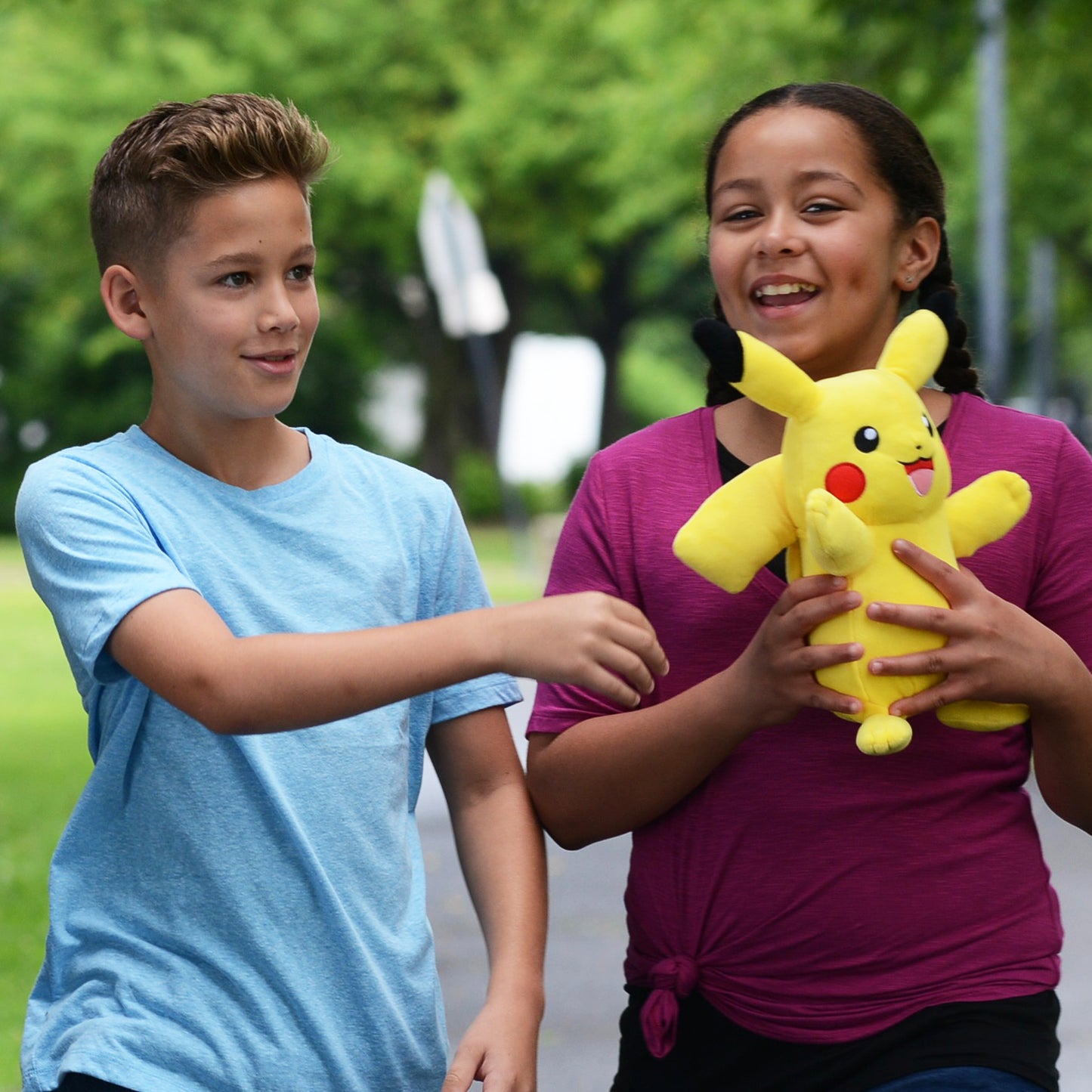 10" FEATURE PLUSH PIKACHU